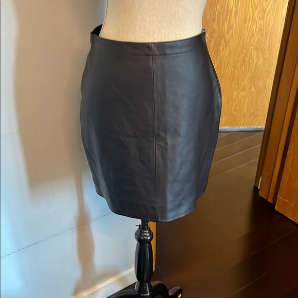 Sandro Paris NWT Elegant Black Leather Skirt size 2 - Picture 1 of 8